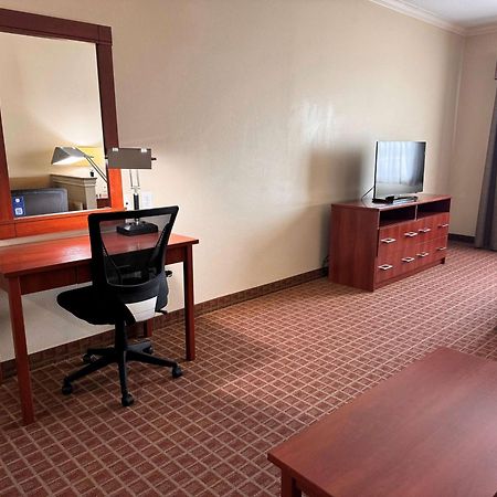 Ramada By Wyndham College Station Hotel Bagian luar foto