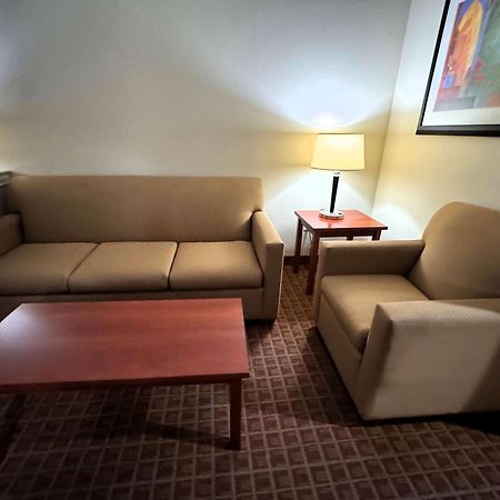 Ramada By Wyndham College Station Hotel Bagian luar foto
