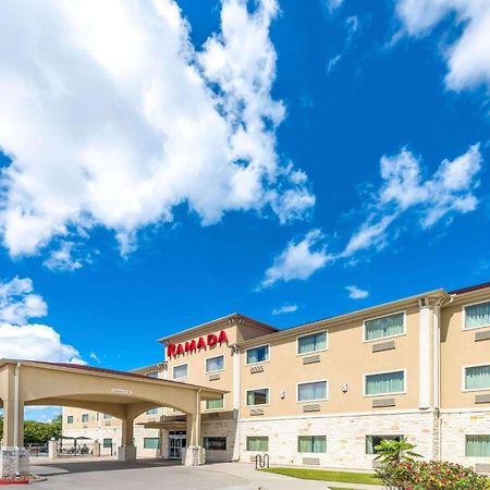 Ramada By Wyndham College Station Hotel Bagian luar foto