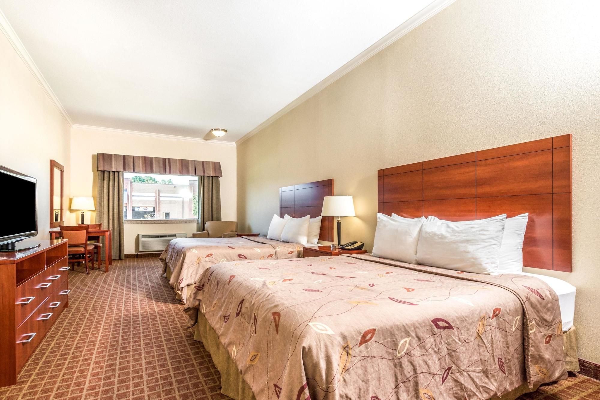 Ramada By Wyndham College Station Hotel Bagian luar foto