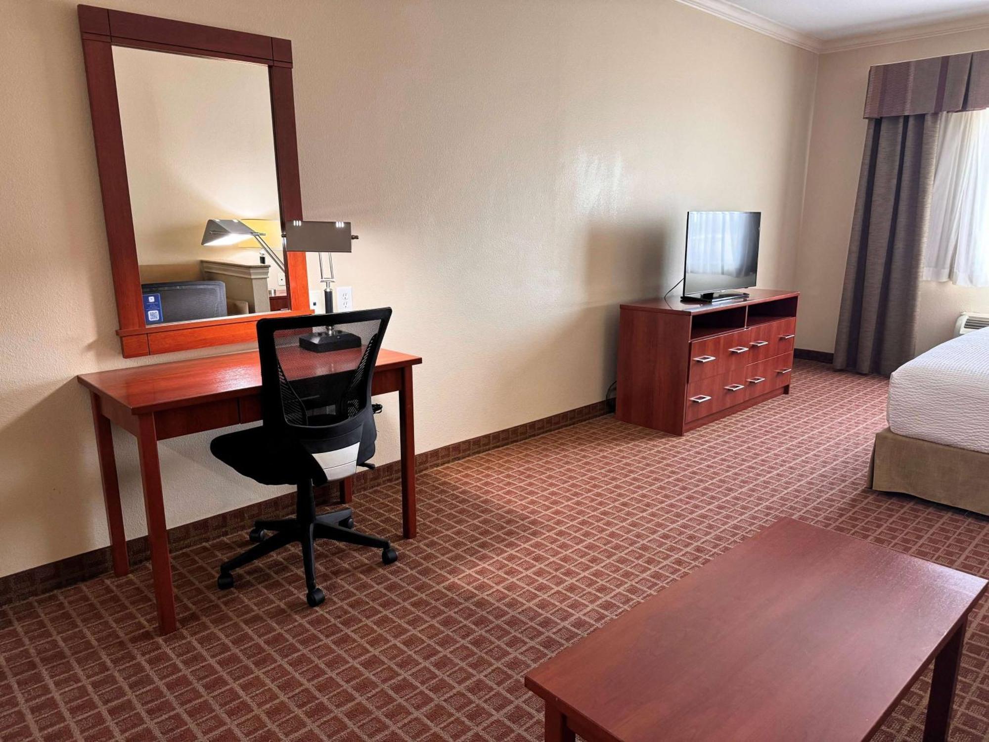 Ramada By Wyndham College Station Hotel Bagian luar foto