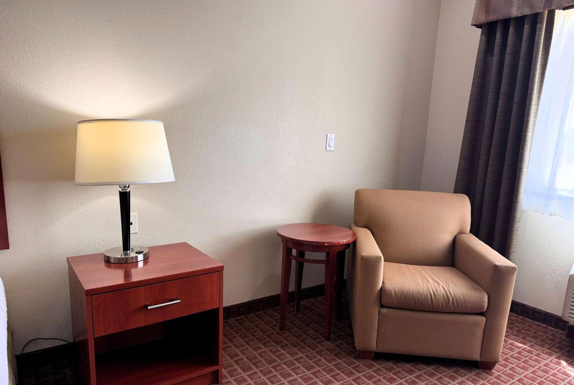Ramada By Wyndham College Station Hotel Bagian luar foto