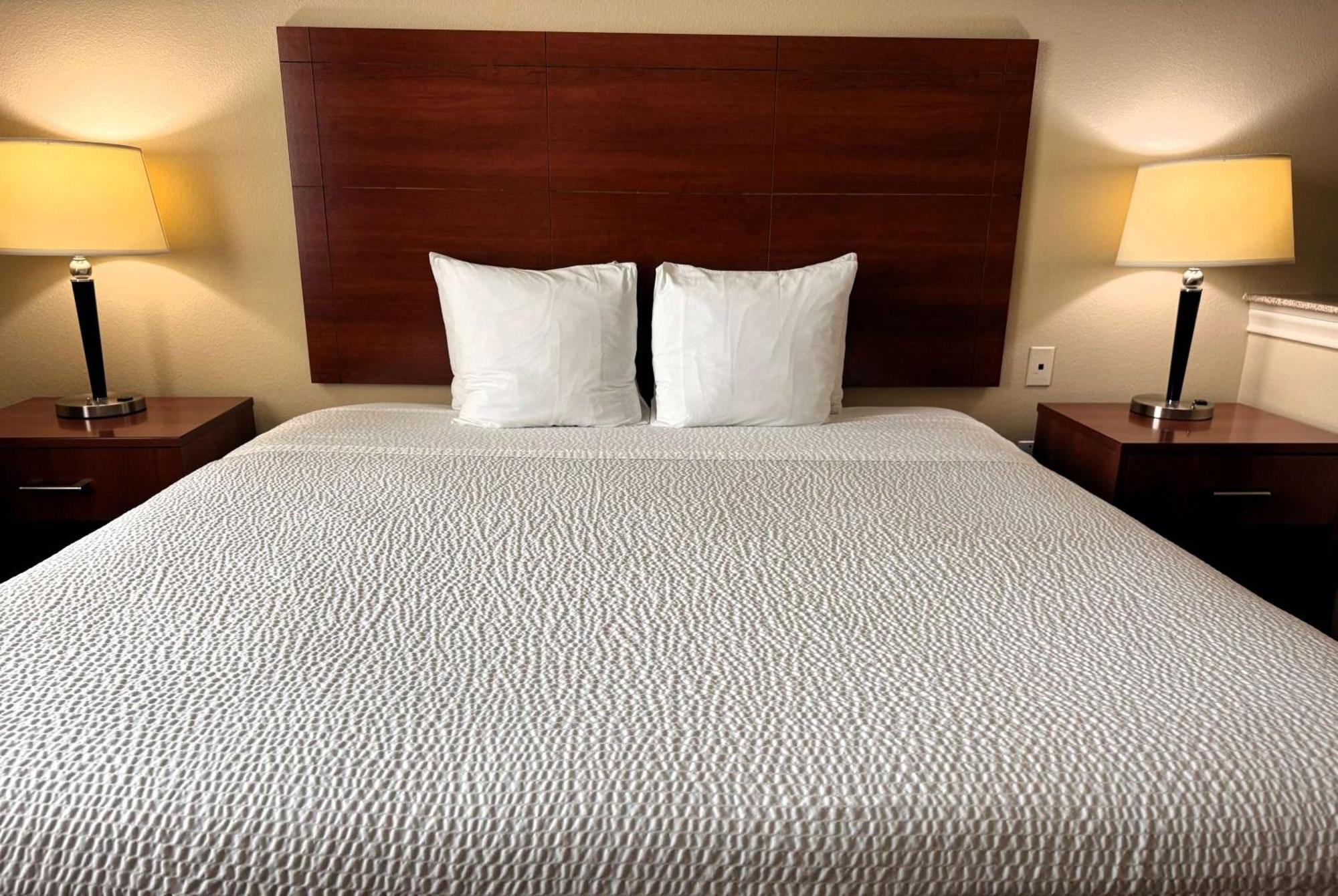 Ramada By Wyndham College Station Hotel Bagian luar foto