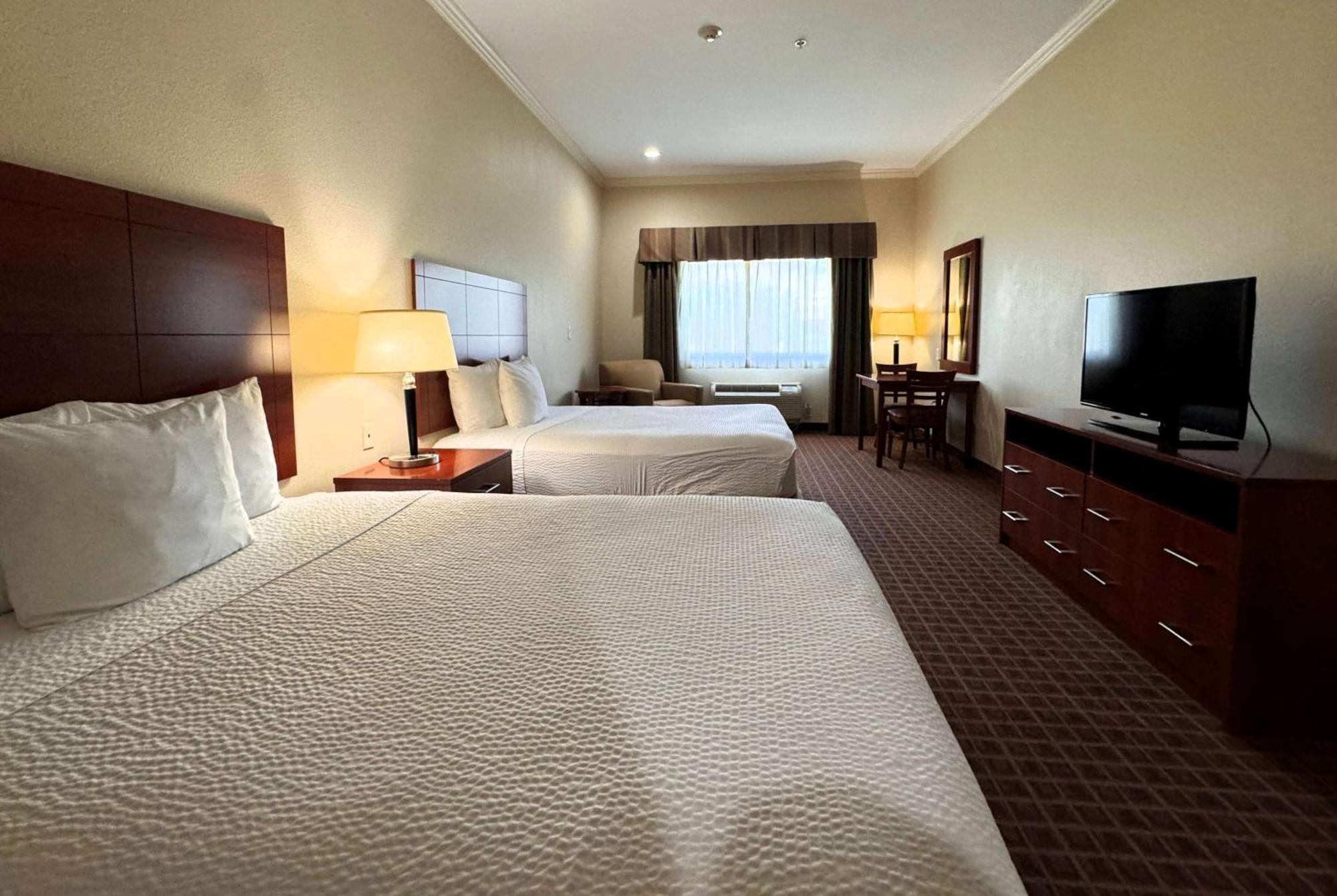 Ramada By Wyndham College Station Hotel Bagian luar foto