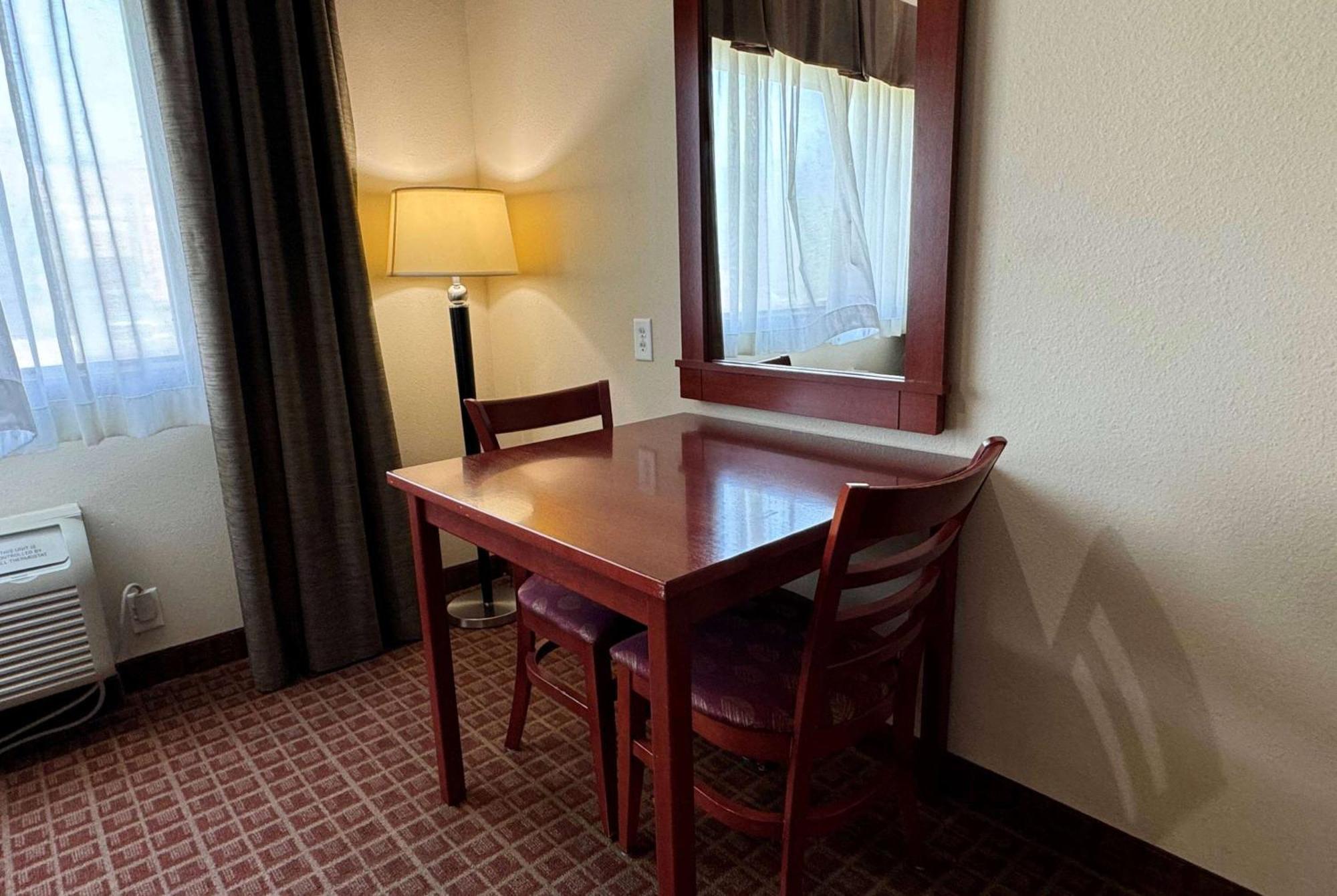 Ramada By Wyndham College Station Hotel Bagian luar foto