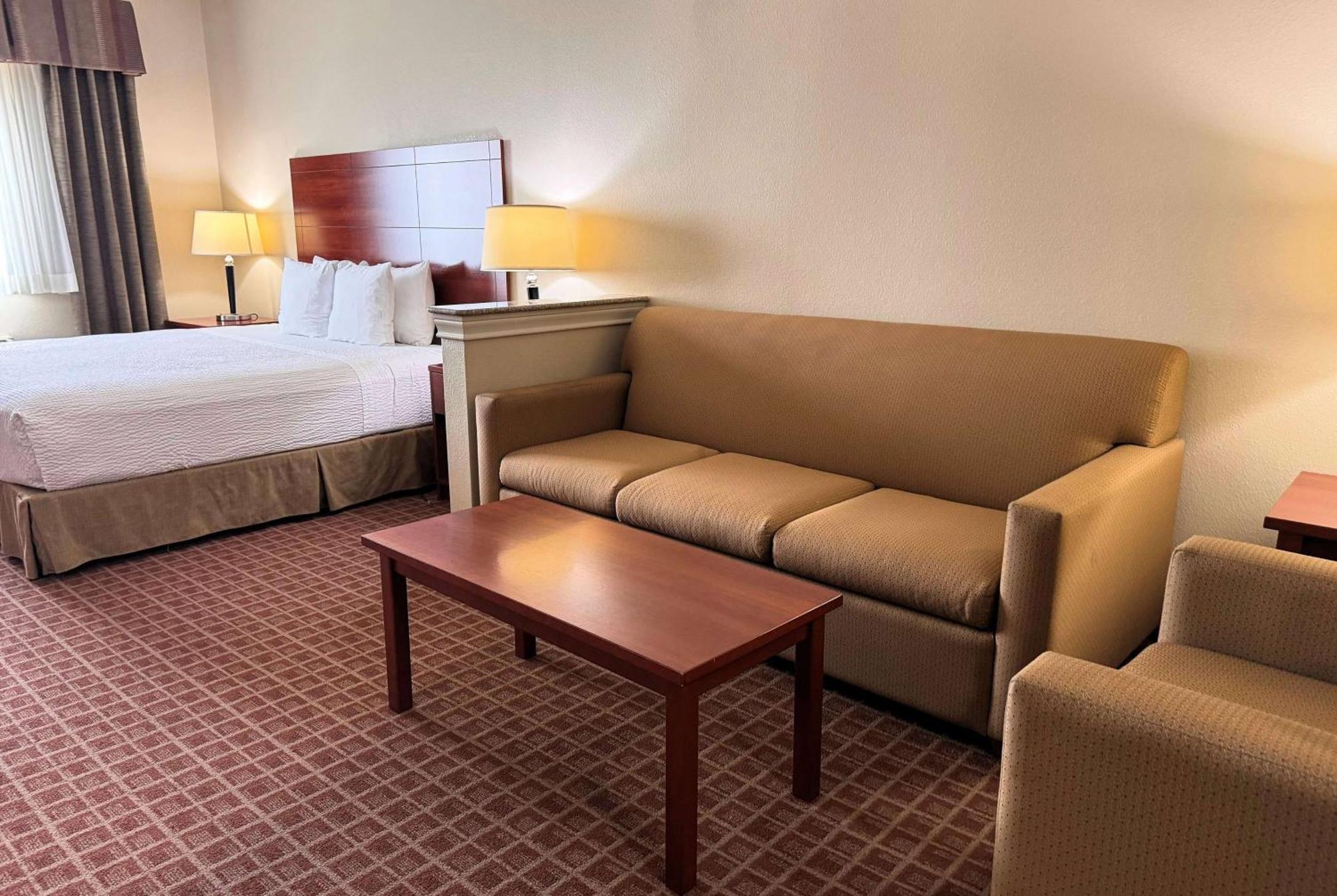 Ramada By Wyndham College Station Hotel Bagian luar foto