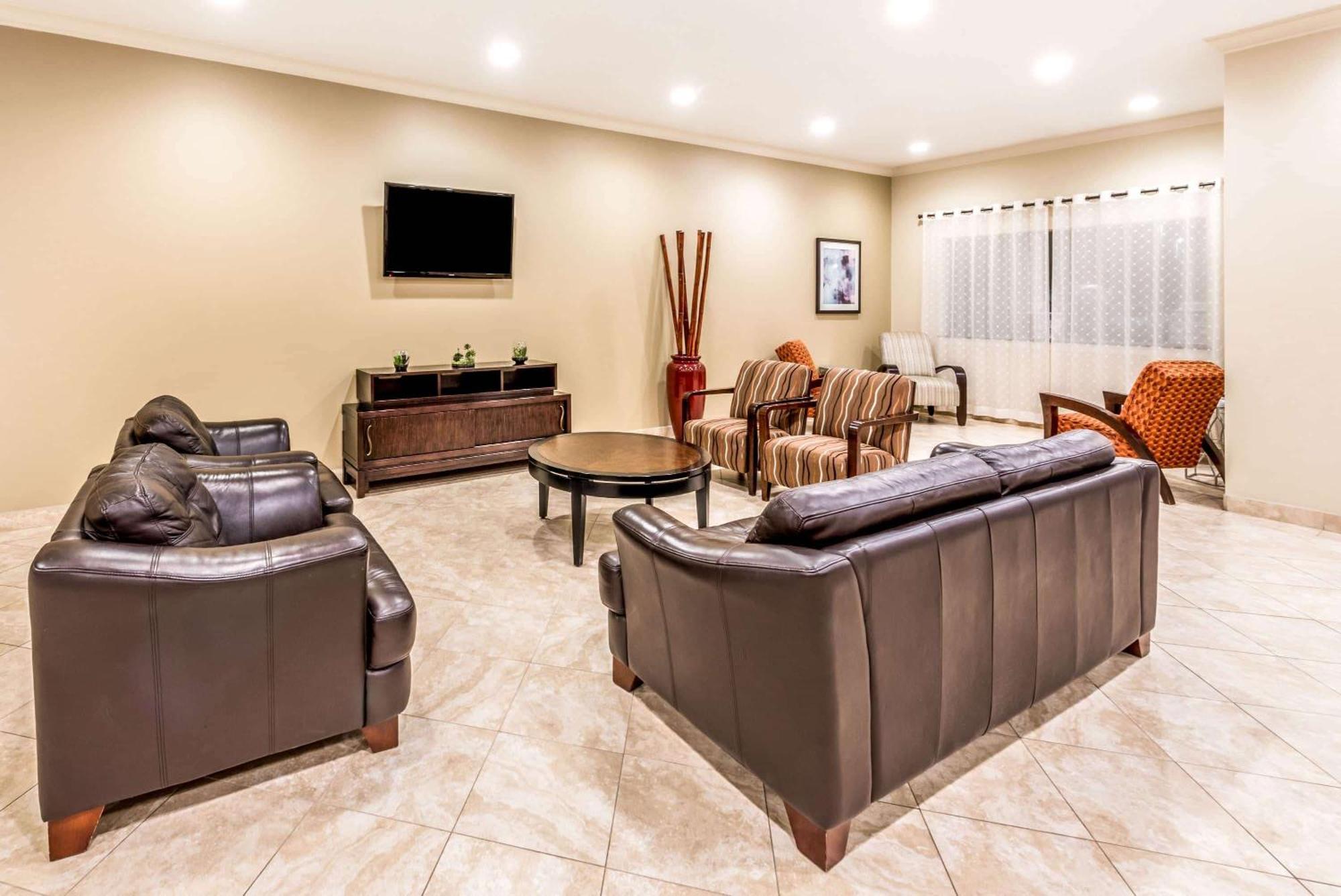 Ramada By Wyndham College Station Hotel Bagian luar foto
