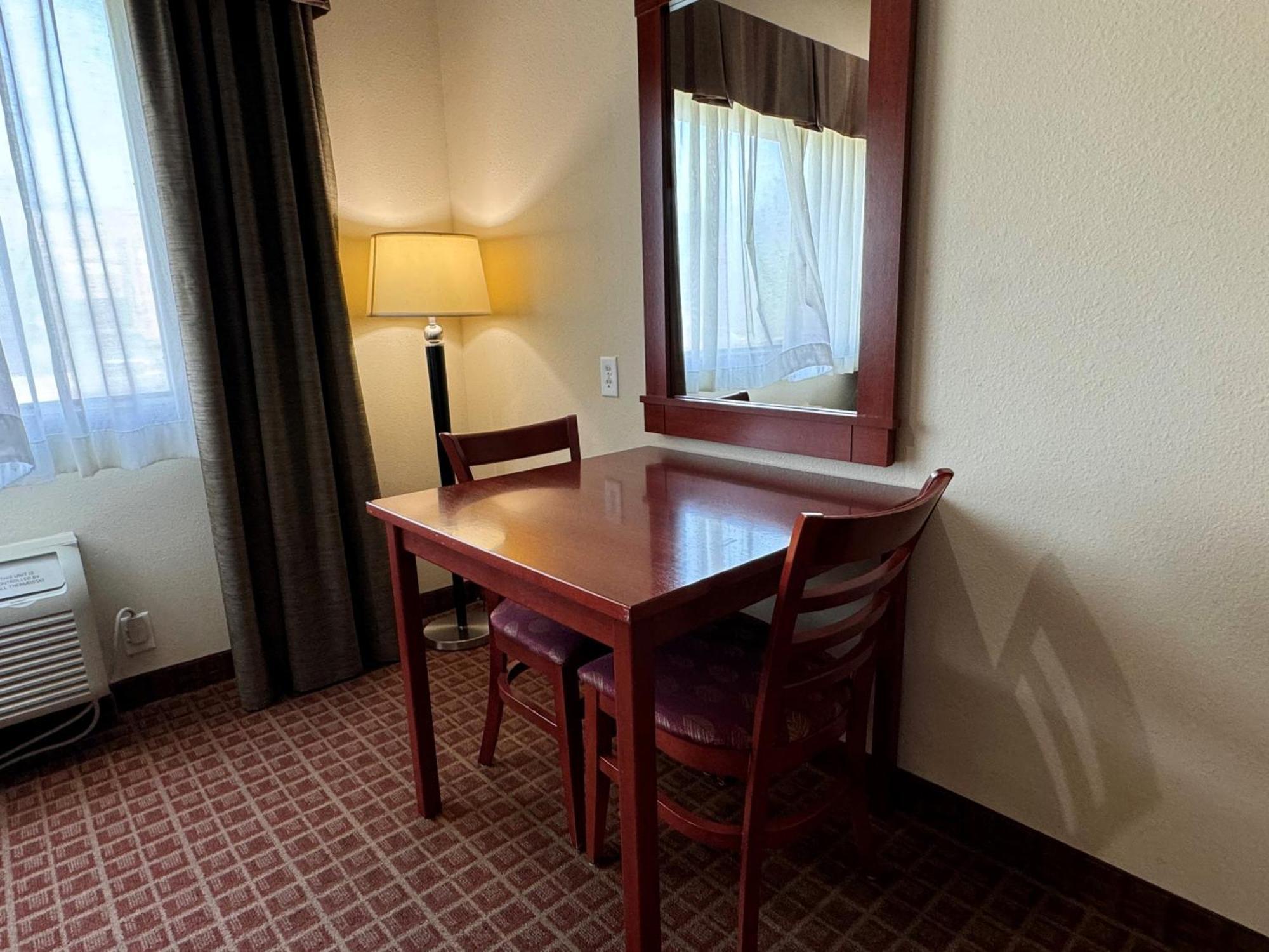 Ramada By Wyndham College Station Hotel Bagian luar foto