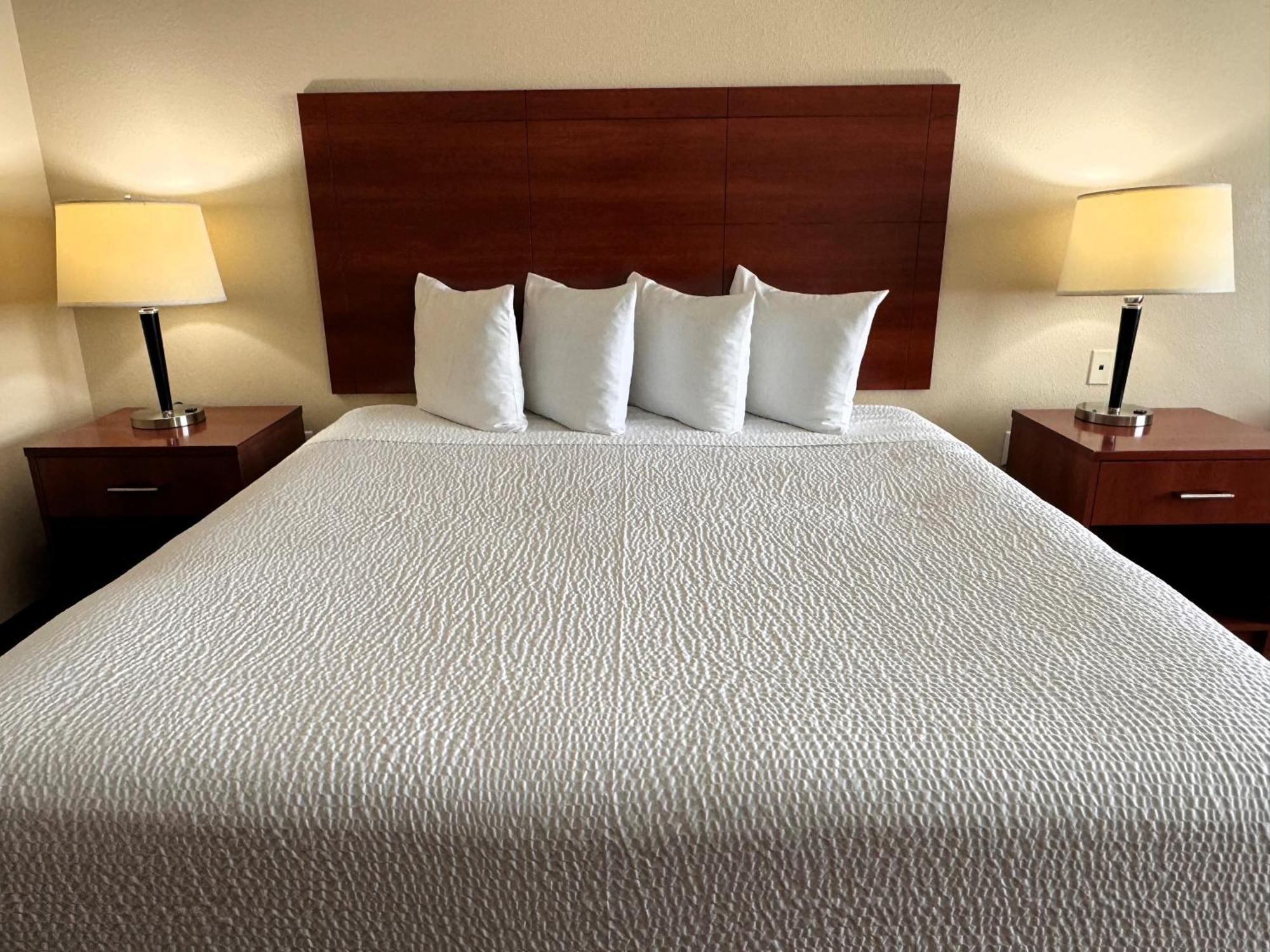 Ramada By Wyndham College Station Hotel Bagian luar foto