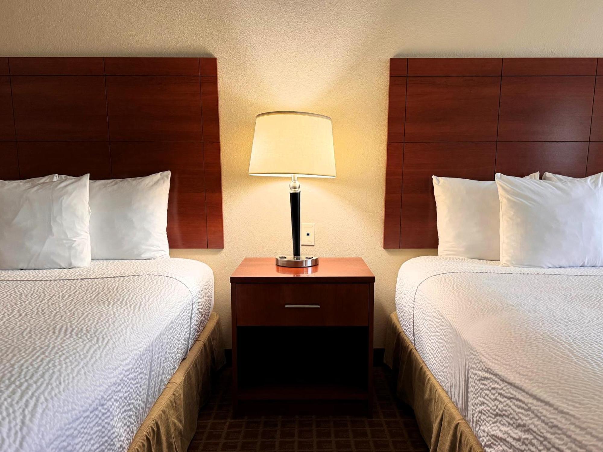 Ramada By Wyndham College Station Hotel Bagian luar foto